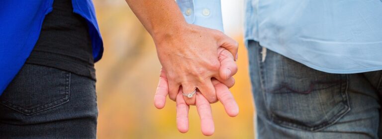 Al recibir la capacidad de amarnos como Jesús ama, estamos llamados a hacer visible este amor, a encarnarlo