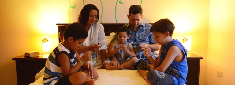 Jesús nos llama a él para entregarse a nosotros y enviarnos, de dos en dos, como testigos de su amor