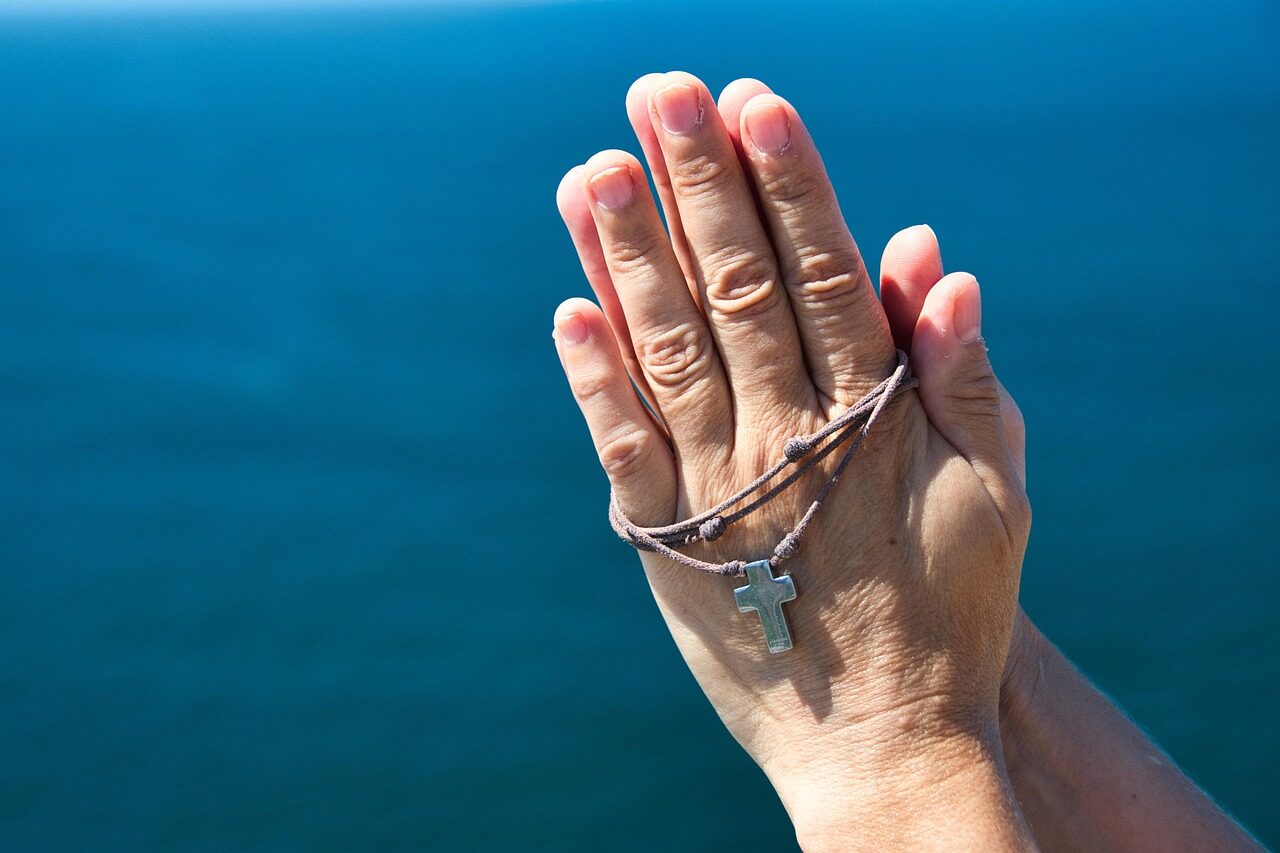 praying hands, faith, religion, pray, hand gesture, cross, jesus, prayer, meditation, relaxation, christianity, sea, nature, closeup